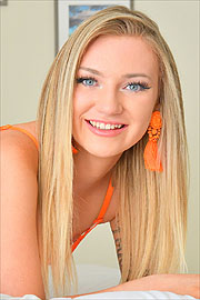 Sexy Eyes Blonde Babe Daisy